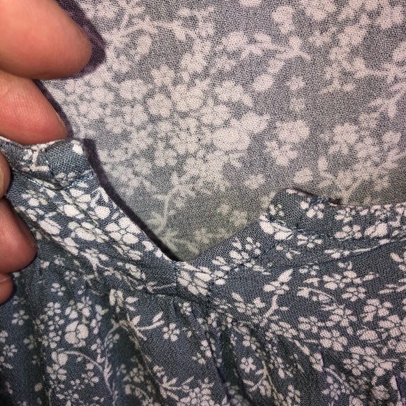 Women's Ricki’s Blue Floral Top xl. Rayon fabric makes it cool wearing - Picture 2 of 10